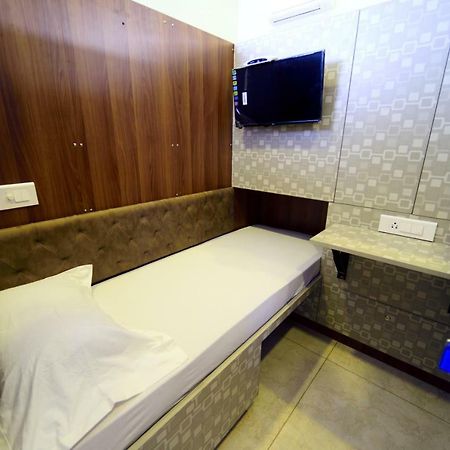 Bedspace- Capsule Ac Hotel Мангалур Екстер'єр фото
