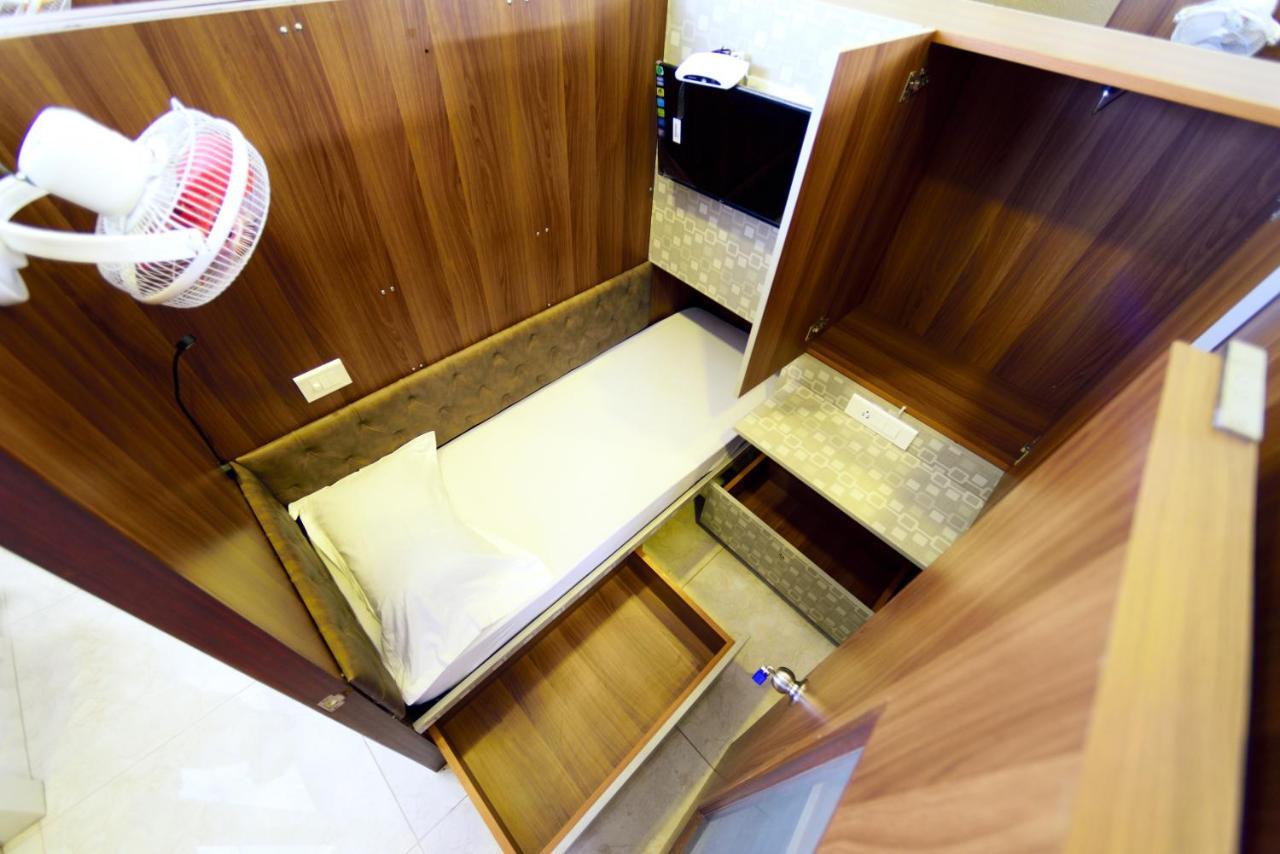Bedspace- Capsule Ac Hotel Мангалур Екстер'єр фото